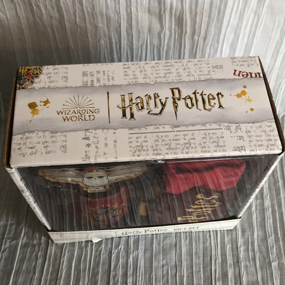 HARRY POTTER Hogwarts gift set ceramic mug pair socks acrylic door hanger NWT